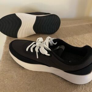Allbirds Women’s Courier size 7